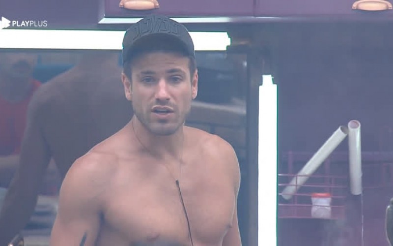 Guilherme Leão se estressa com conversa sobre punições