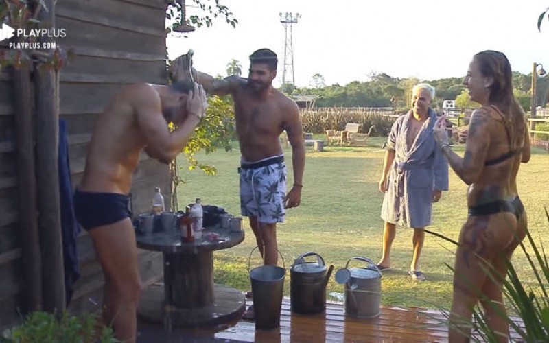 Guilherme toma banho 