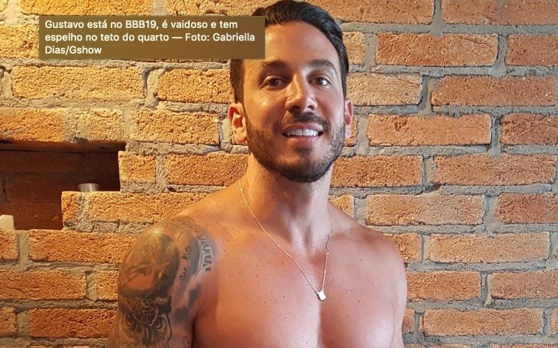 Gustavo, do BBB19, apaga todas as conversas de aplicativos de mensagens