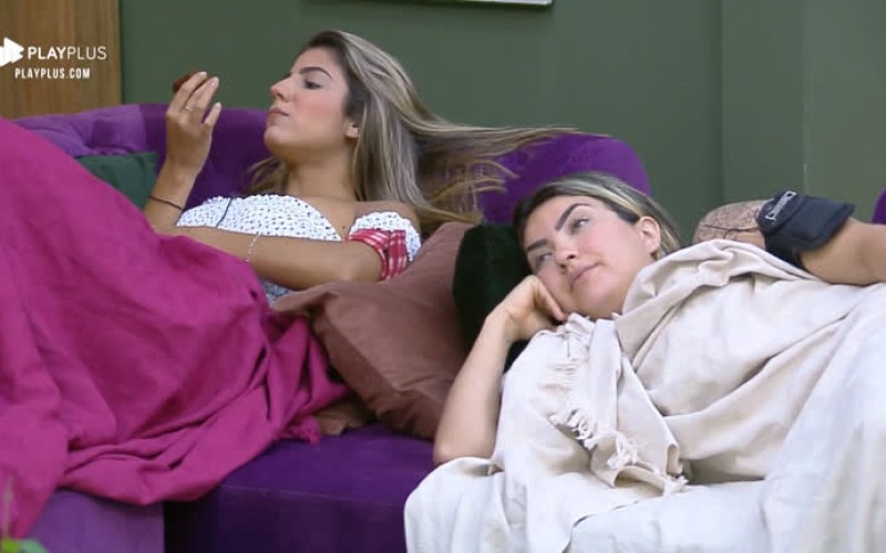 Hari Almeida e Thayse Teixeira reclamam de críticos das redes