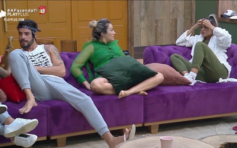 Hari desabafa com Thayse sobre Lucas