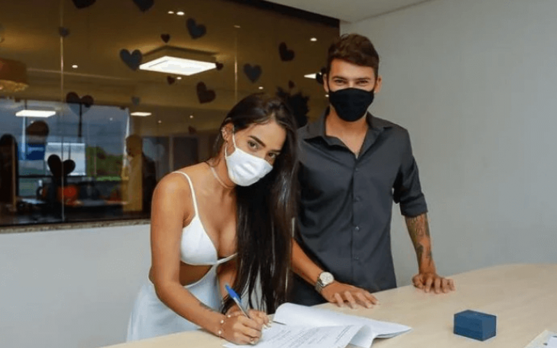 Mirella Santos, do Ilha Record, se casa com o surfista Gabriel Farias