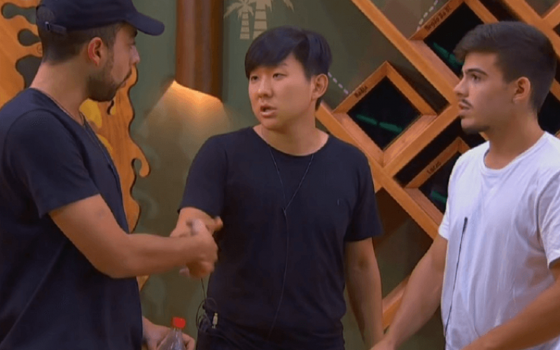 Mirella vira alvo na Ilha Record; Participantes querem salvar Thomaz