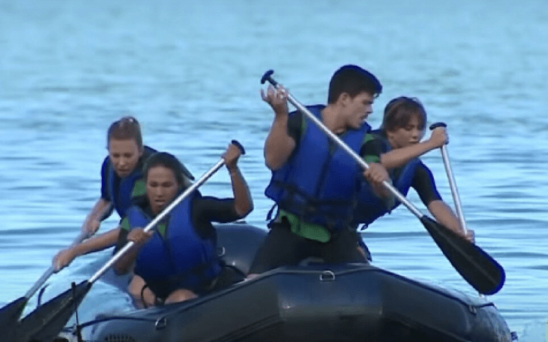 Rivais lutam lado a lado no terceiro ciclo na Ilha Record
