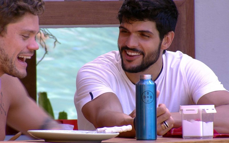 Lucas cogita homenagem para noiva: 