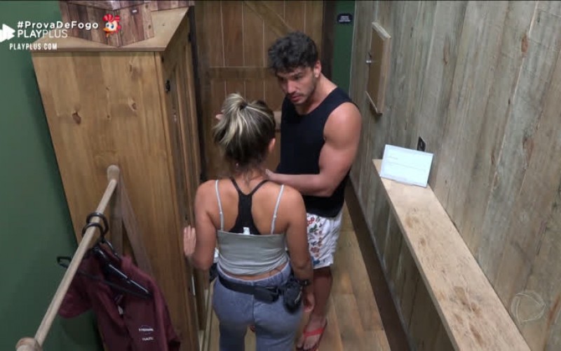 Lucas e Hari discutem depois da Prova de Fogo