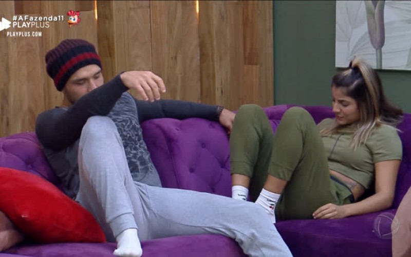 Lucas se incomoda com amizade de Hari e Thaysa