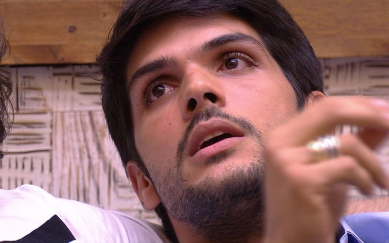 Lucas sobre distanciamento de Kaysar: 