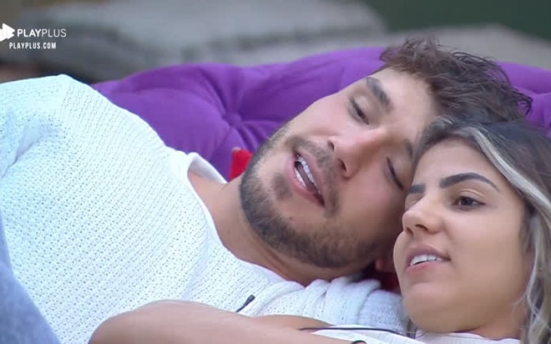 Lucas tenta reaproximação com Hari: ‘Sem beijo, só ficar abraçados’