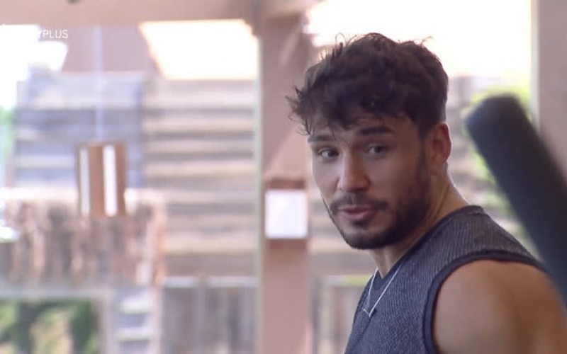 Lucas Viana chega a 101 kg e anuncia que quer emagrecer