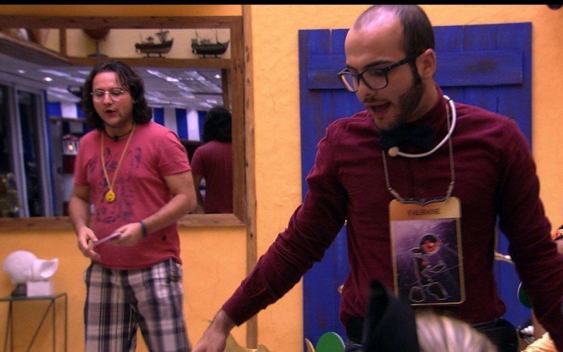 Mahmoud discorda da placa de Covarde e dá a Ana Paula