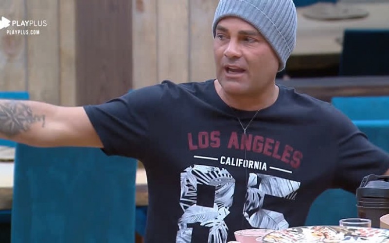 Mesmo com medo de altura, Rodrigo fez bungee jumping: 