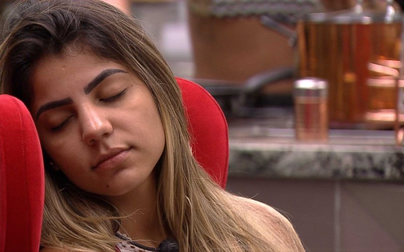 Na cozinha, Hariany dispara: 