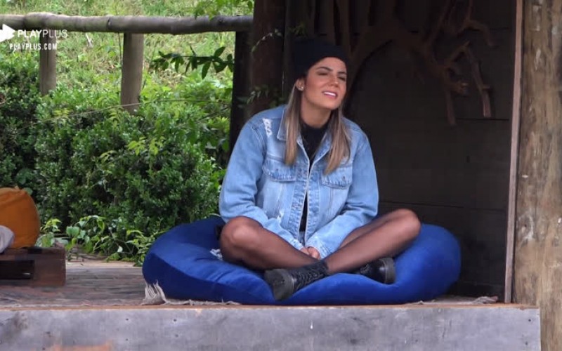 Na Roça, Hari Almeida canta para passar o tempo no confinamento