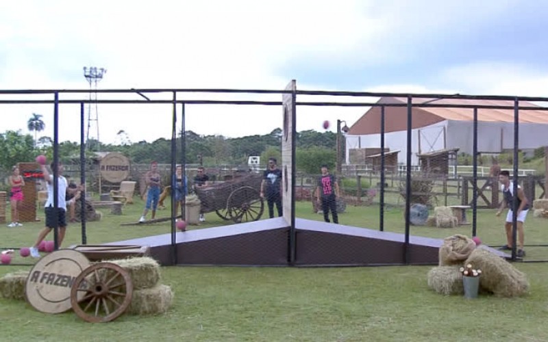 Netto vence Lucas em brincadeira e ganha tarde de açaí e sorvete