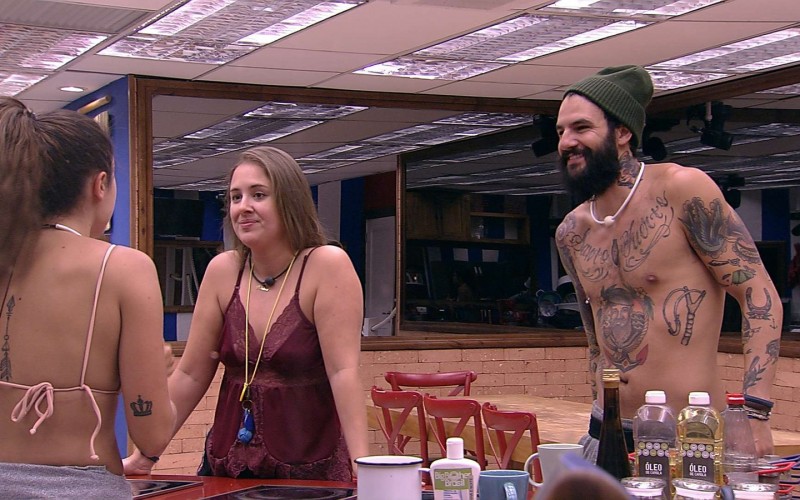 Patrícia questiona Paula sobre Breno e sister afirma: 