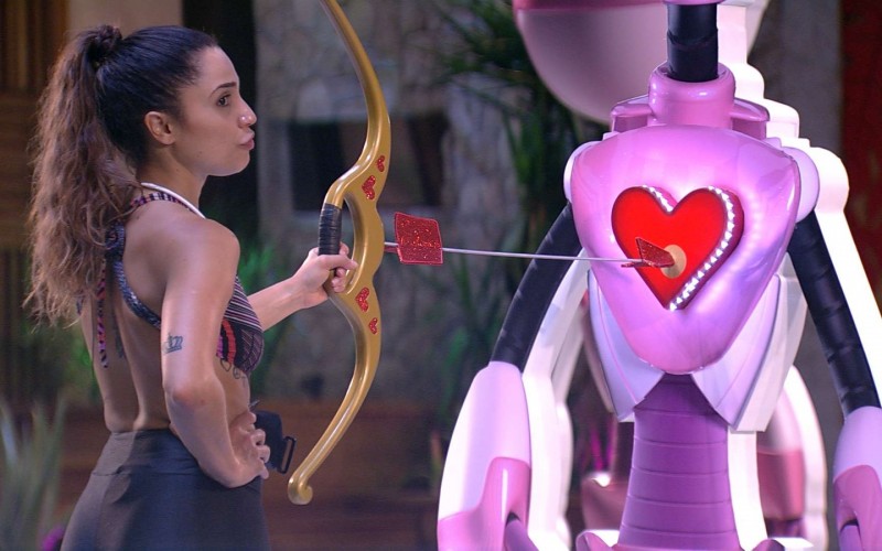 Paula especula sobre Anjo: 