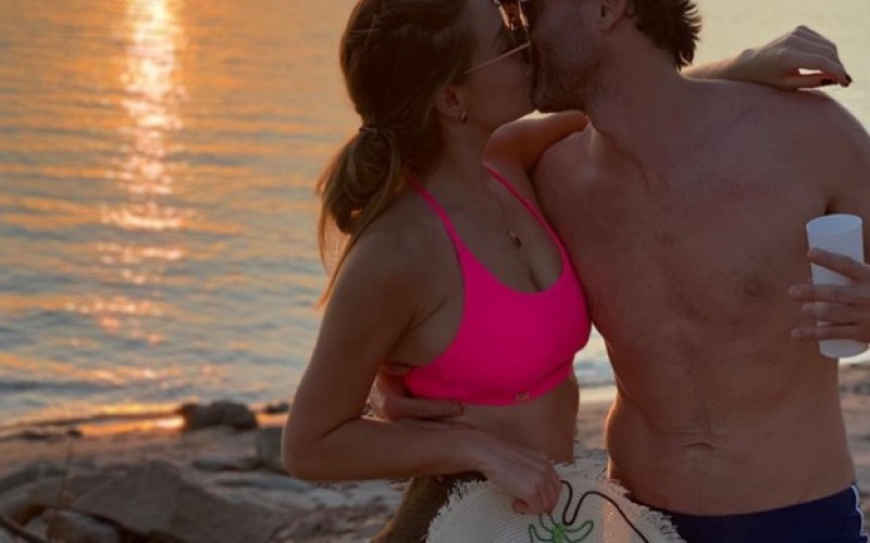 Paula, vencedora do 'BBB19', posa em clima romântico com o namorado