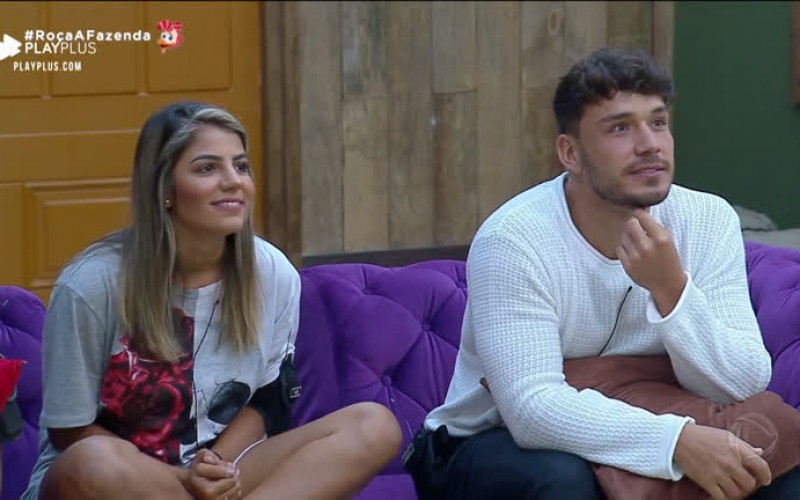 Peões abrem cápsula do tempo e se divertem com revelações passadas