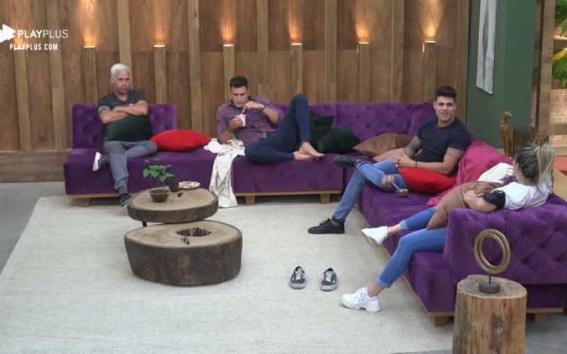 Peões analisam isolamento de Lucas Viana: 