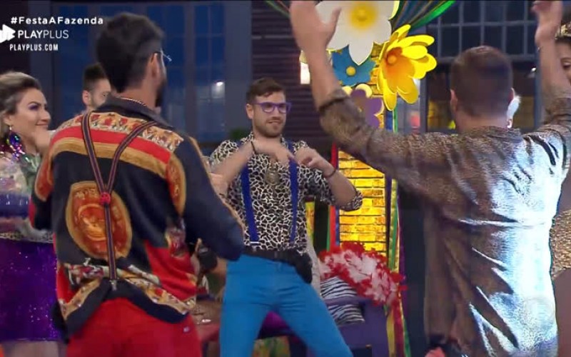 Peões curtem noite de festa brega