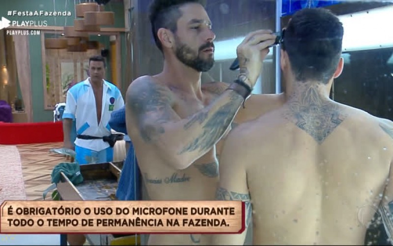 Peões recebem punição durante preparação para a festa