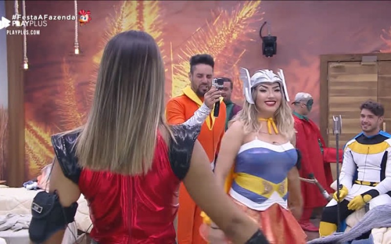 Peões se transformam em heróis e vilões para noite de festa