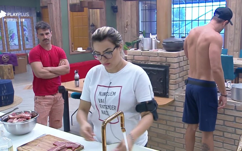 Peões tentam descobrir quem causou a nova punição na sede