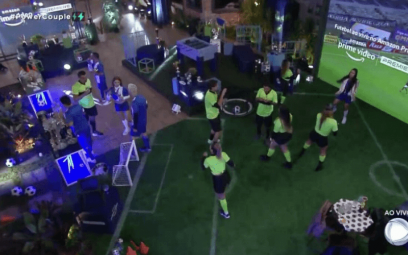 Durante a festa do Power Couple, Record TV promove canal da Globo