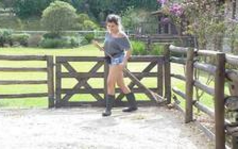 Relembre 4 vezes que Thayse sofreu com as tarefas das aves