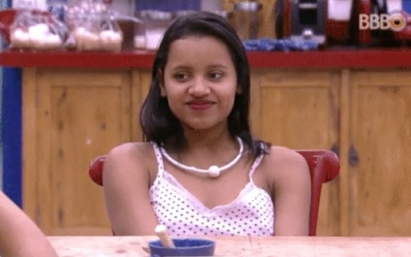 Resumo BBB: Gleici e Paula conversam sobre paixão e Ayrton chora sozinho