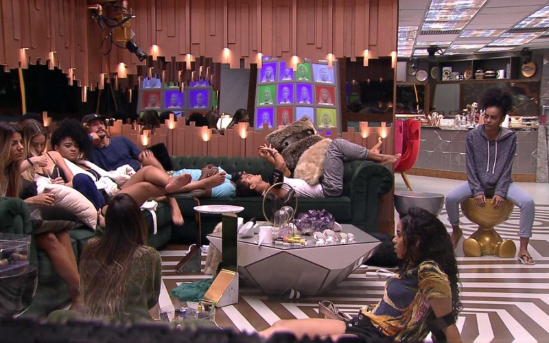 Resumo BBB: Relações sobre vida amorosa e posicionamentos no jogo marcam a manhã