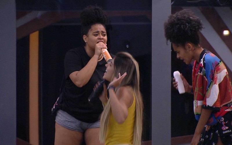 Resumo BBB: Sem festa, brothers cantam e se poupam de olho na Prova do Líder