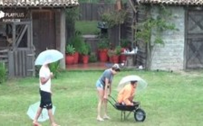 Reveja 6 momentos de amizade entre Hari e Thayse