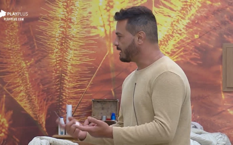 Rodrigo dá conselho a Lucas, mas peão leva invertida e Hari grita