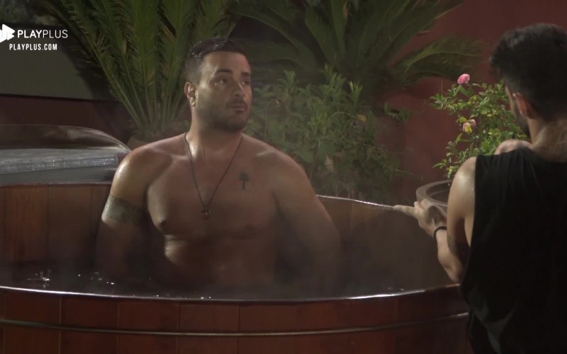 Rodrigo e Netto criticam atitudes de Andréa e Diego