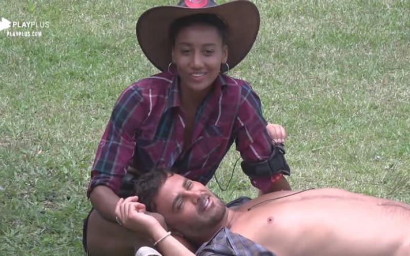 Rodrigo Phavanello e Sabrina Paiva conversam sobre votação