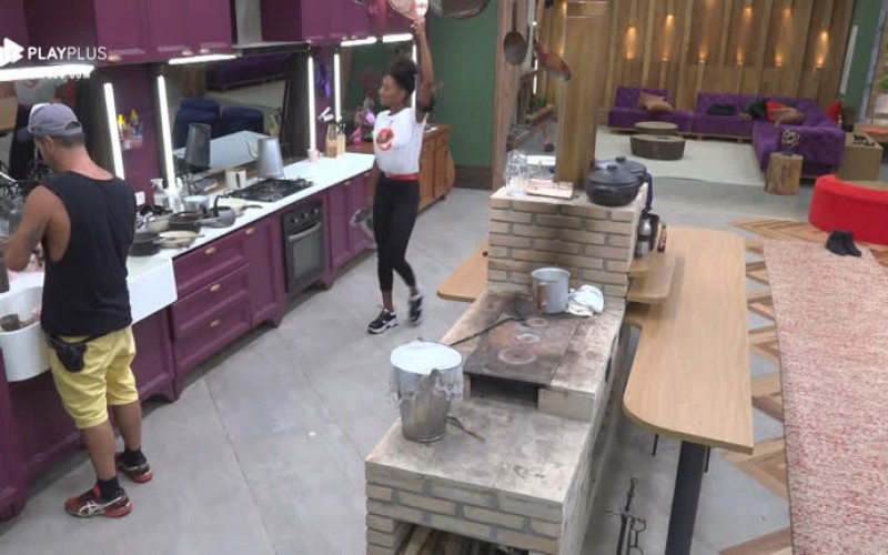 Sabrina confunde Proclamação da República com Independência