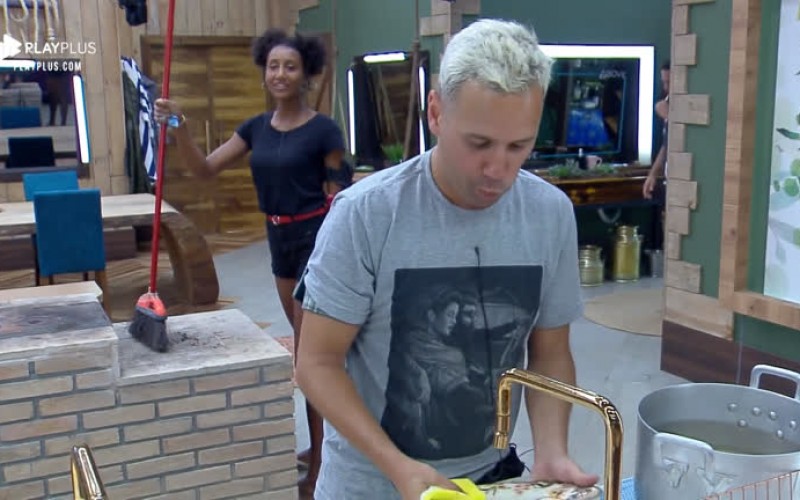 Sabrina diz que não sabia quem é Salgadinho: 