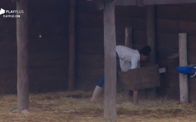 Sabrina Paiva começa o dia cantando Viver Sem Ti, do Exalta