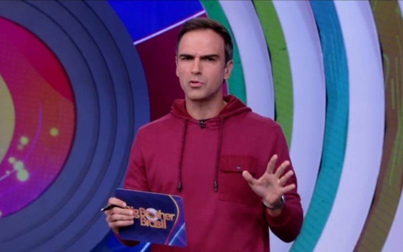 Tadeu esquece de abrir defesas aos emparedados e volta atrás