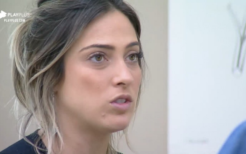 Tati fala que Viny debochou da cara dela após vencer prova