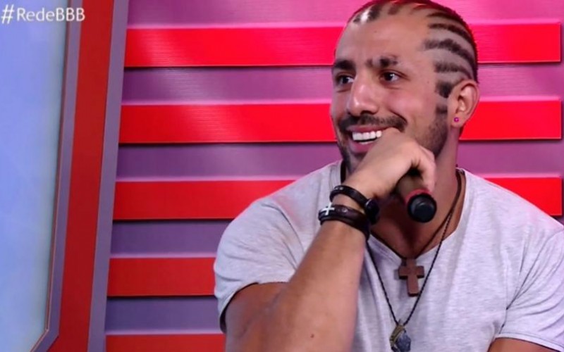 Após discussão, Twitter oficial de Kaysar alfineta Ayrton: "Fala por trás"