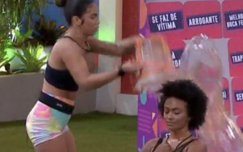 URGENTE: câmera do confessionário é desligada. Maria pode ser expulsa