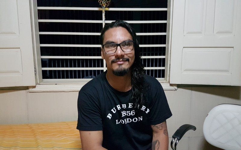 Vanderson, do BBB19, passa o tempo fazendo crochê!