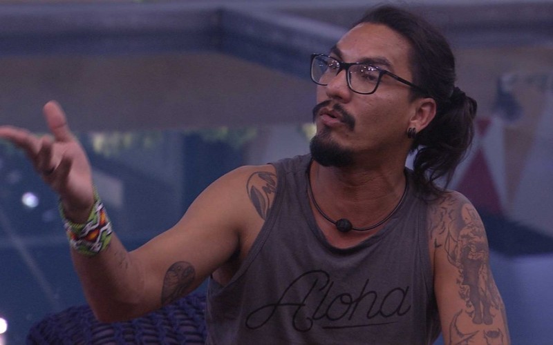 Vanderson opina sobre grupos na casa: 