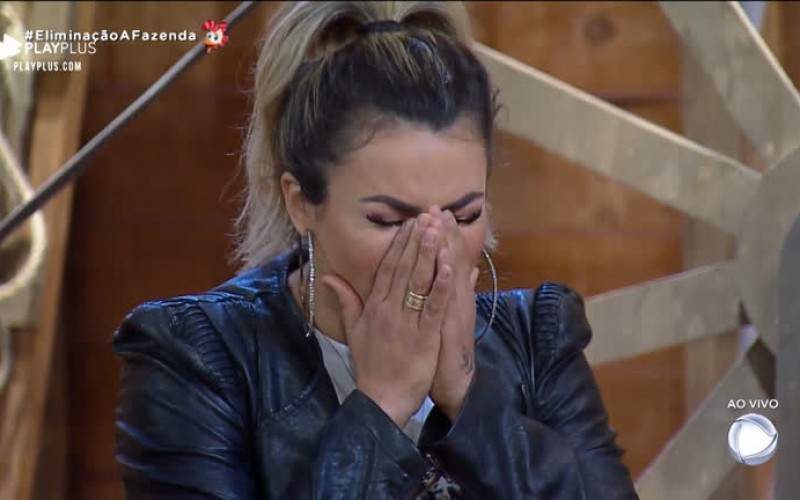 Veja a reação de Thayse ao saber que permanece em ‘A Fazenda’