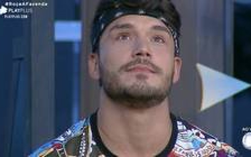 Veja como foi a reação de Lucas ao ser indicado para a Roça por Hari