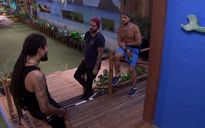 Viegas comenta possível ida ao Paredão: 