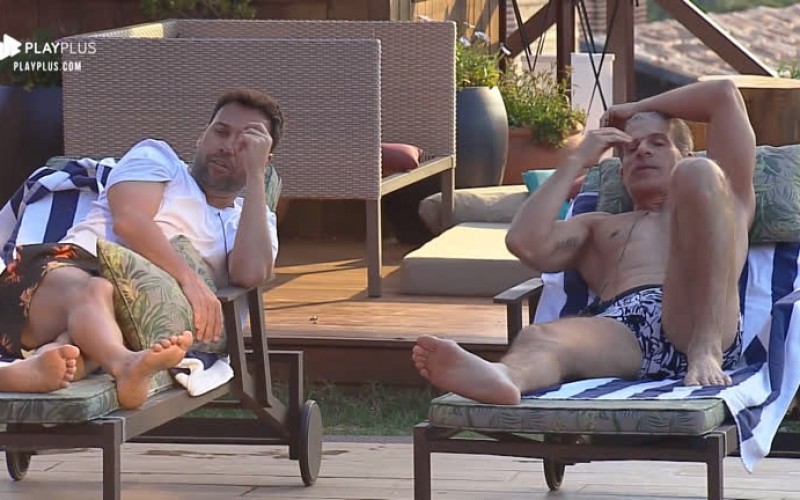 Viny diz para Túlio que Guilherme e Tati estão apaixonados